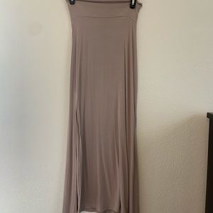 Maxi skirt with slit